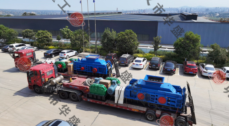 兩臺1810型液壓對輥制砂機(jī)發(fā)往河北秦皇島